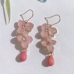 ピンク紫陽花とチェコビーズが揺れるピアス／イヤリング