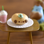 チョコミントアイスのせ🍦こいぬベーグルちゃん🐶 ブローチまたはマグネット