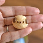こいぬメロンぱん ブローチまたはマグネット