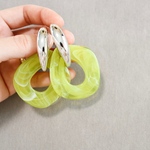ライトグリーン　シルバー　シルバーアクセサリー　大ぶり　アクリルチェーン  ハンドメイド