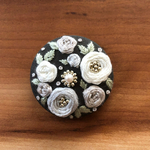 ビーズ刺繍くるみボタン（ヘアゴム/ブローチ）