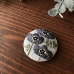 【ブローチorヘアゴムorパッチンピンorポニーフック】ネモフィラ刺繍　ラムネ