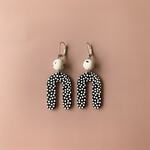 Letter U Dots BK/W  pierce (NO.3935)