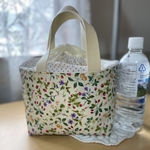 ランチバッグ　ラミネートのイチゴとさくらんぼ