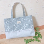 試作品　＊お花の刺繍・くすみブルー＊大人可愛い大きめトートバック　