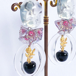 ベイビーフェイスと薔薇と実のピアス