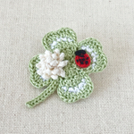 【ブローチ】クローバーとテントウムシ