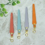 パステルカラーがおしゃれ　本革ベルトループキーホルダー（名入れ可能）