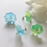 【梅雨時期にぴったり💛】レジン　傘チャーム💛　梅雨　カサ　2色　水色グラデ、緑黄色グラデ　各2個入り計4個セット💛