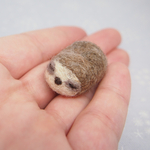 ＊一粒ナマケモノのブローチ＊