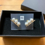 SALE!!  3連パールとゴールドバーのピアス