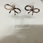 【再再再販】べっこう柄 パールキャッチ リボン型ピアス