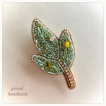 ビーズ刺繍ブローチ　Sage Green Leaves