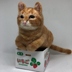 ダンボール箱📦に乗ってる茶トラ猫ちゃん(羊毛フェルト)