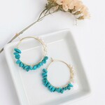 ターコイズさざれと淡水パールのフープピアス   夏〔金属アレルギー対応〕 