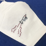 ロケットコアラの刺繍マスク　手刺繍　刺繍マスク　コアラ　ロケット　大人用立体マスク　ダブルガーゼマスク