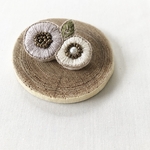 drops flower〜花の刺繍ブローチ