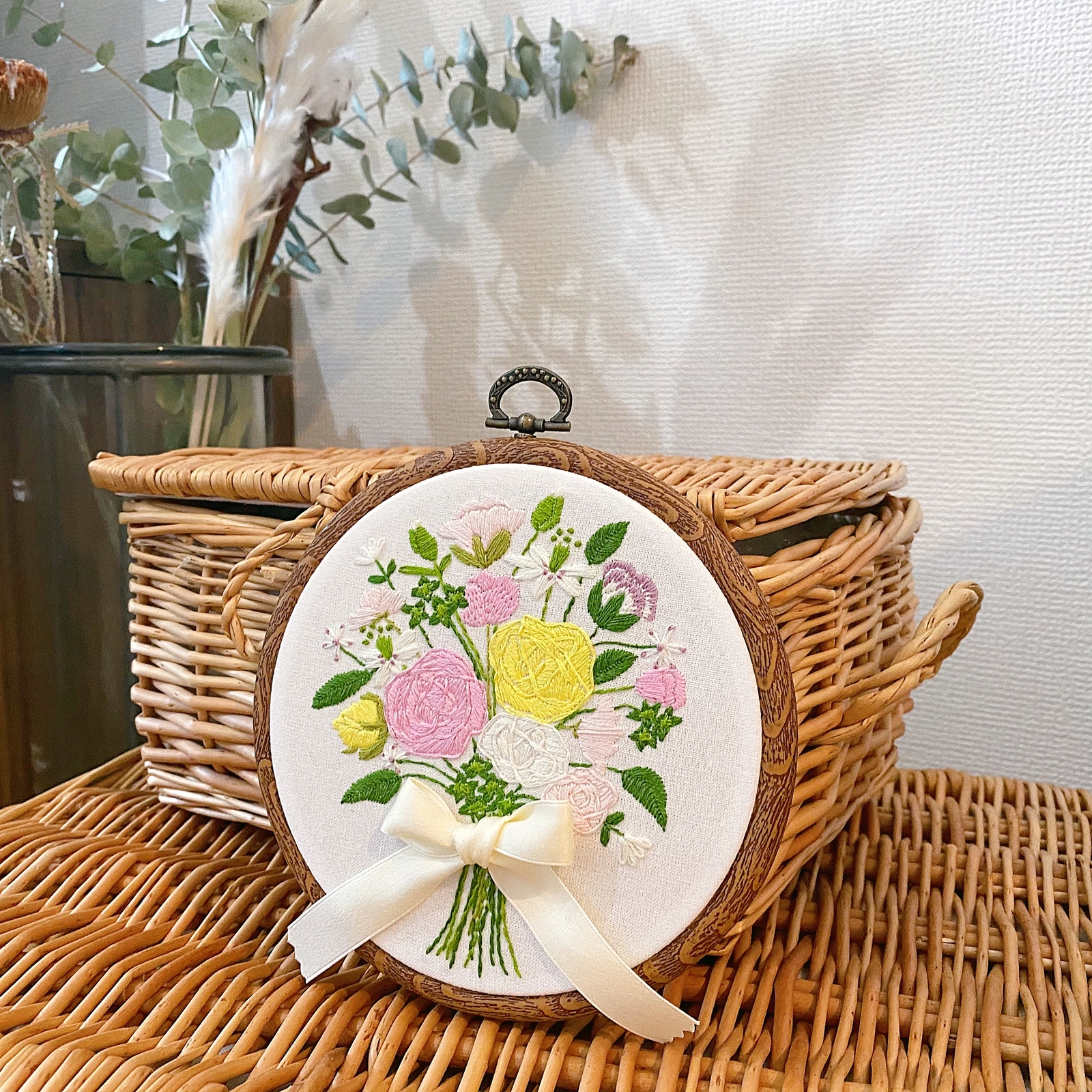 受注製作】花束刺繍フレーム壁掛け フォトフレーム・写真立て