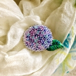 手刺繍とビーズのキラキラ紫陽花ブローチ(ブルー)