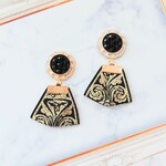 ブラック×ゴールドのゴージャスなタッセルピアス