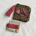 刺繍リボンのジュエリーポーチ　ブラック×レッド