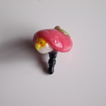 りんごのベレー帽にかくれんぼ☆インコのイヤホンジャック