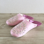 手縫い刺繍の上品バブーシュ　フヌン　ベビーピンク×ルビーローズ　（発送までの目安：5日）
