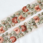 インド刺繍リボンᢂフローティングフラワー　オレンジ　 インド刺繍/刺繍リボン/リボン/シルクリボン/トリム/ブレード/ジャガードリボン/チロリアンテープ/レース/チュール