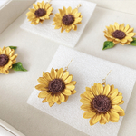向日葵(ひまわり)揺れる革花モチーフピアス.イヤリング アレルギー対応＊Lサイズ＊大きめ