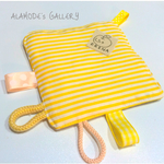 (おなまえ入り)Baby TOY ポケットサイズ かしゃかしゃ&タグ ハンカチ No.N139