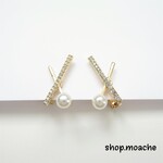 【イヤリング】1ペア　ビジュー&パールクロスイヤリング　 ゴールド　シリコンカバー付き
