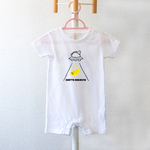 《ベビー服》あ！UFO！どピンクのゆる猫ちゃんロンパース
