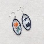 オーガンジー刺繍　ダッチうさぎとマリーゴールドのピアス/イヤリング