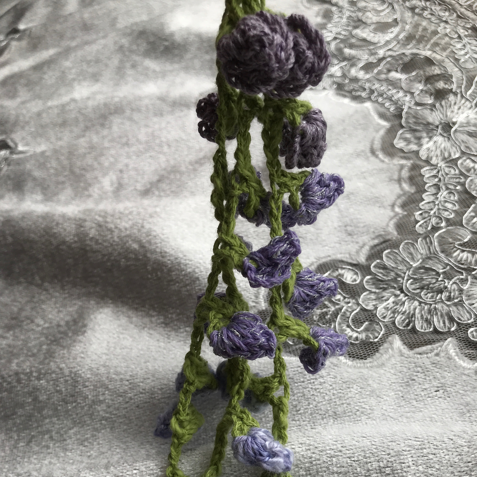 花（ハンドメイド、籐） Z0210 かぎ編み フジの花 藤の花 レース編み モチーフ 紫色 - AMYONE'S