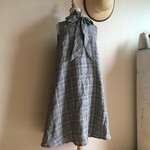 グレンチェックリネンで作ったハイネックフレアワンピース