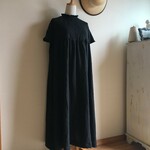 ベルギーLibeco社リネン黒で作った２wayフリル襟ヨーク切替ギャザーワンピース