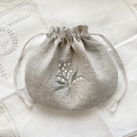 すずらんの刺繍巾着ポーチ