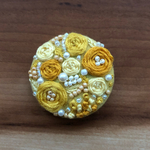 ビーズ刺繍くるみボタン（ヘアゴム/ブローチ）