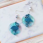 青いフラミンゴのピアス