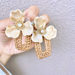 ラタンとお花の2wayピアス
