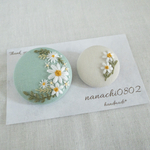 【 受注制作 】白き花  2個セット              ～刺繍ブローチ～