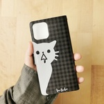 黒のチラリ猫の手帳型ケース(ほぼ全機種対応）