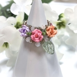お花の指輪 《咲き誇る華やかな薔薇》ブーケリング【ビーズアクセサリー】ビーズリング・ビーズ