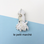 イカのビーズ刺繍ブローチ