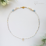 ❁ back style .. 淡水パールとフラワーチャームのビーズネックレス　クリア／透明／ボタニカル　花チャーム