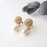 コットンパール付きベーシックビーズ刺繍イヤリング（グリーン系) ／小ぶり 上品 ギフト