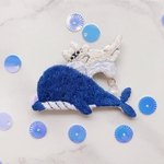 【5/23(日)21時〜販売】猫の水族館　クジラと猫の刺繍ブローチ