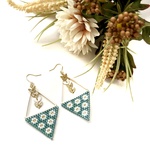 △ leaf flower earrings△（emerald green）