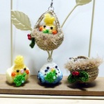 「インコ選択」カゴ入り　まんまるコロコロ小さなあみぐるみインコストラップ