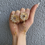キラキラクリアフラワーピアス　beige2